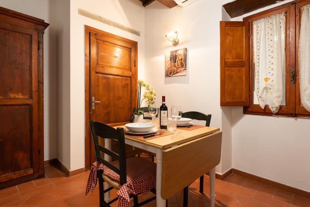 Keys Of Italy - Corsob 9 - Florentine Studio Close To Palazzo Vecchio Florencia Exterior foto